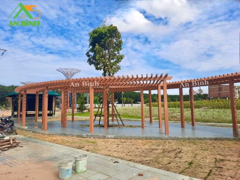 lam trụ gỗ nhựa ngoài trời Hwood được An Bình thi công