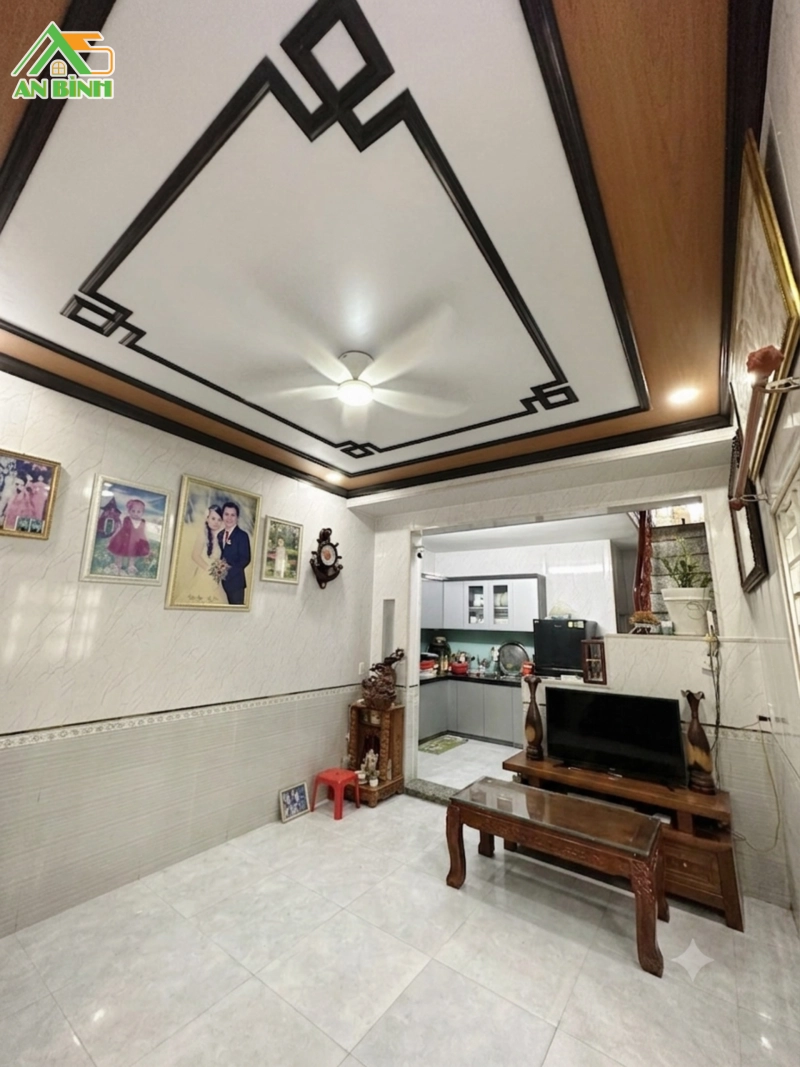 Ốp trần vách phòng khách phòng ngủ lối cầu thang bằng gỗ nhựa tại An Phú