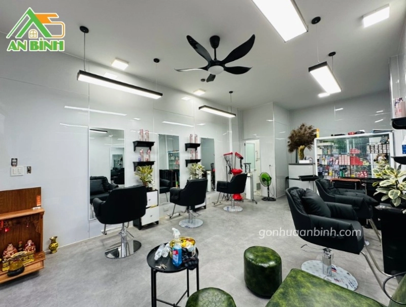 Tấm PVC giả đá Hwood ốp tường salon tóc VCN Cam Ranh hoàn thiện